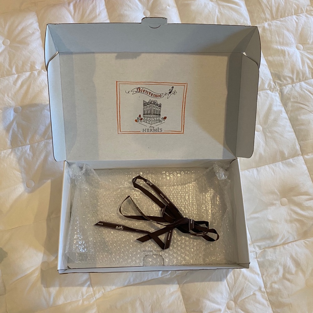 Hermès shipping box